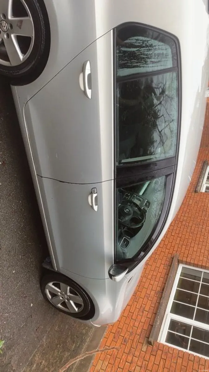 2011 Volkswagen Golf - Image 3