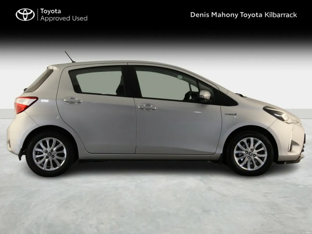 Toyota Yaris YARIS HYBRID 5DR LUNA - Image 3
