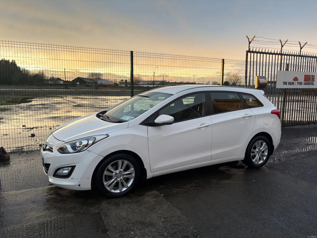 Hyundai i30 2014 Diesel AUTOMATIC, “Delux tourer” - Image 3