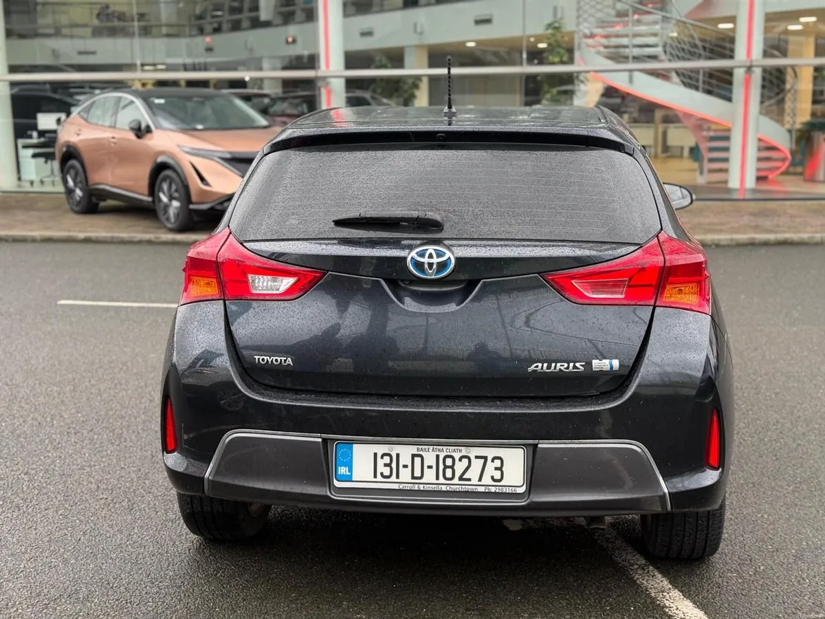 Toyota Auris 1.8 petrol hybrid - Image 2