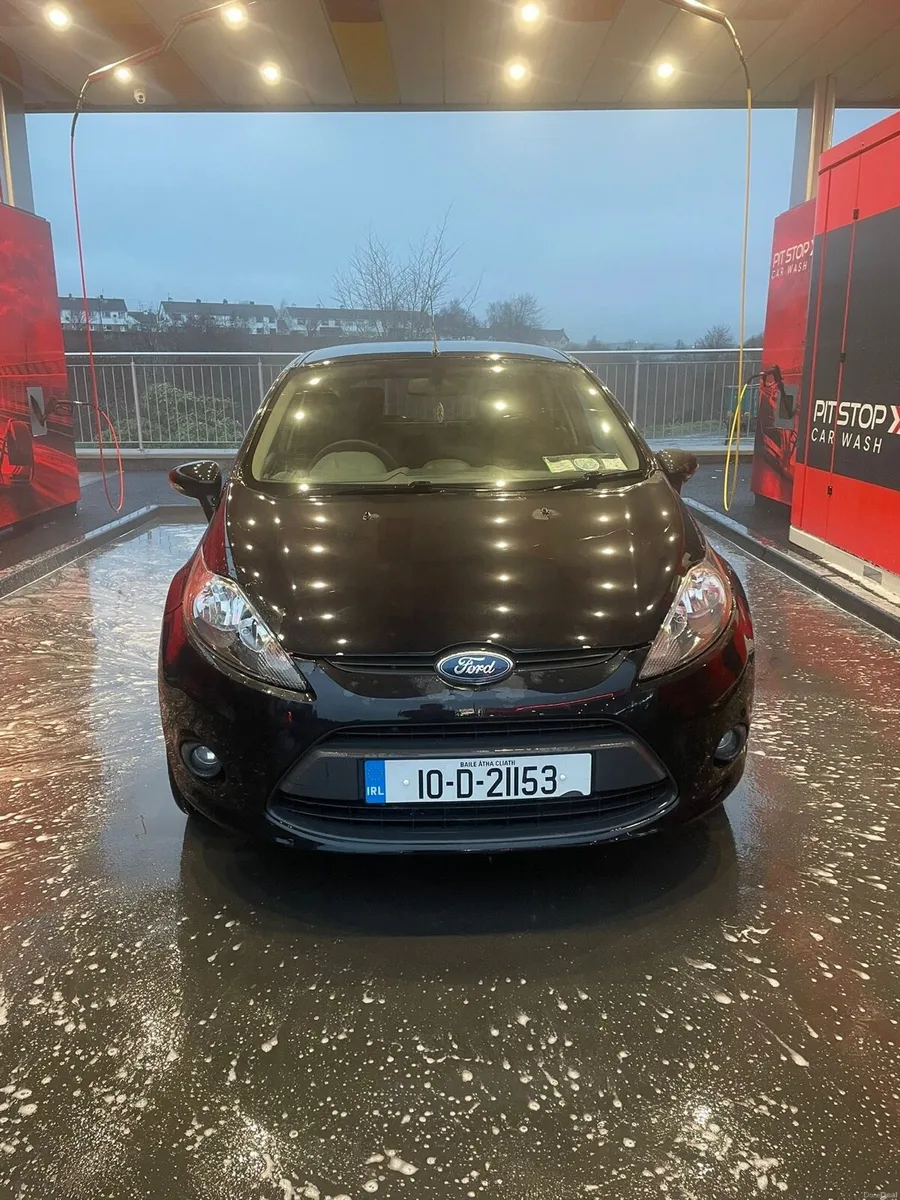 2010 Ford fiesta - Image 2