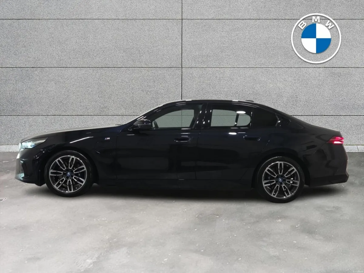 BMW 5-Series 530e M Sport Saloon - Image 4