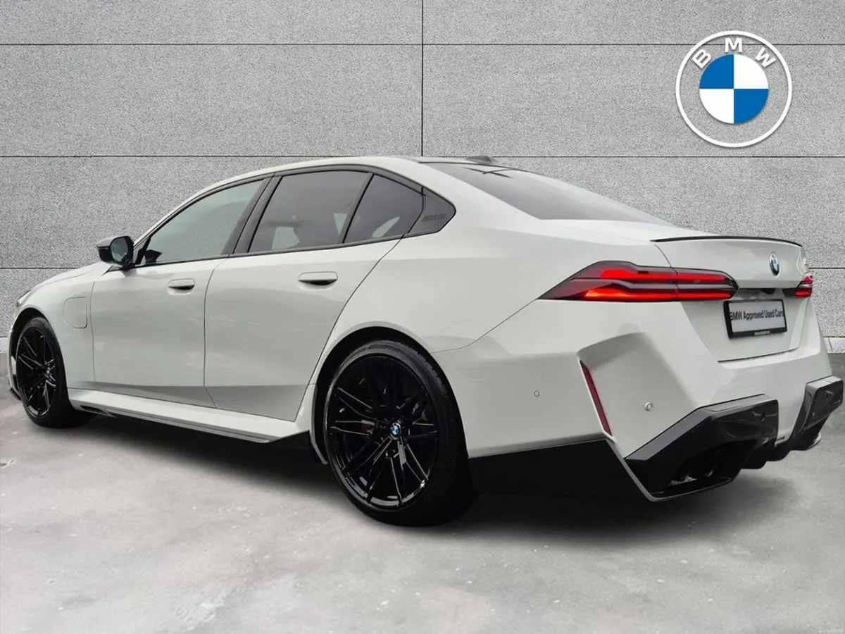 BMW M5 Saloon - Image 2