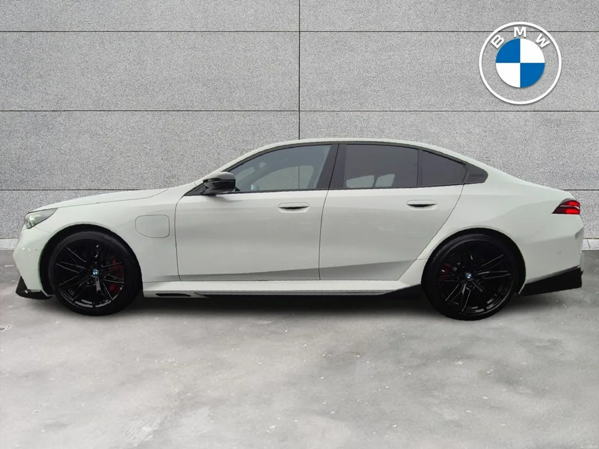 BMW M5 Saloon - Image 3