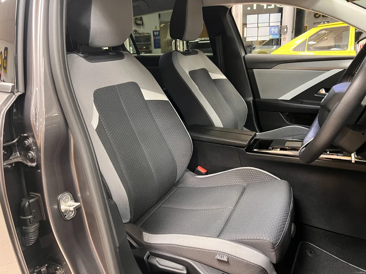 As New (242) AUTOMATIC DIESEL Sports Tourer ELEGAN - Image 4