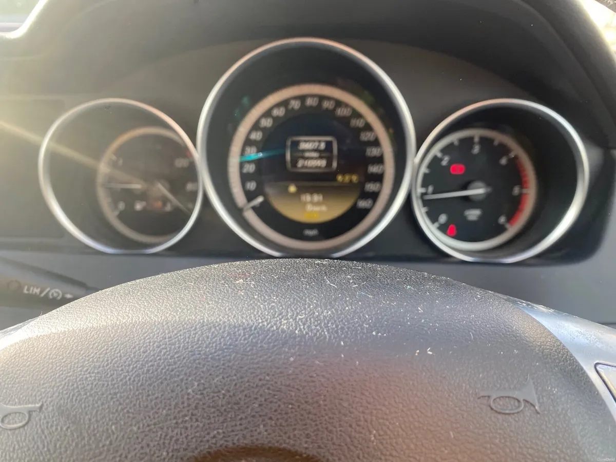 Mercedes-Benz C-Class 2011 - Image 2