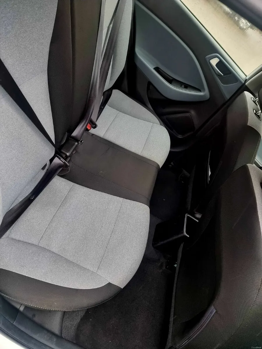 Hyundai i20 2015 - Image 2