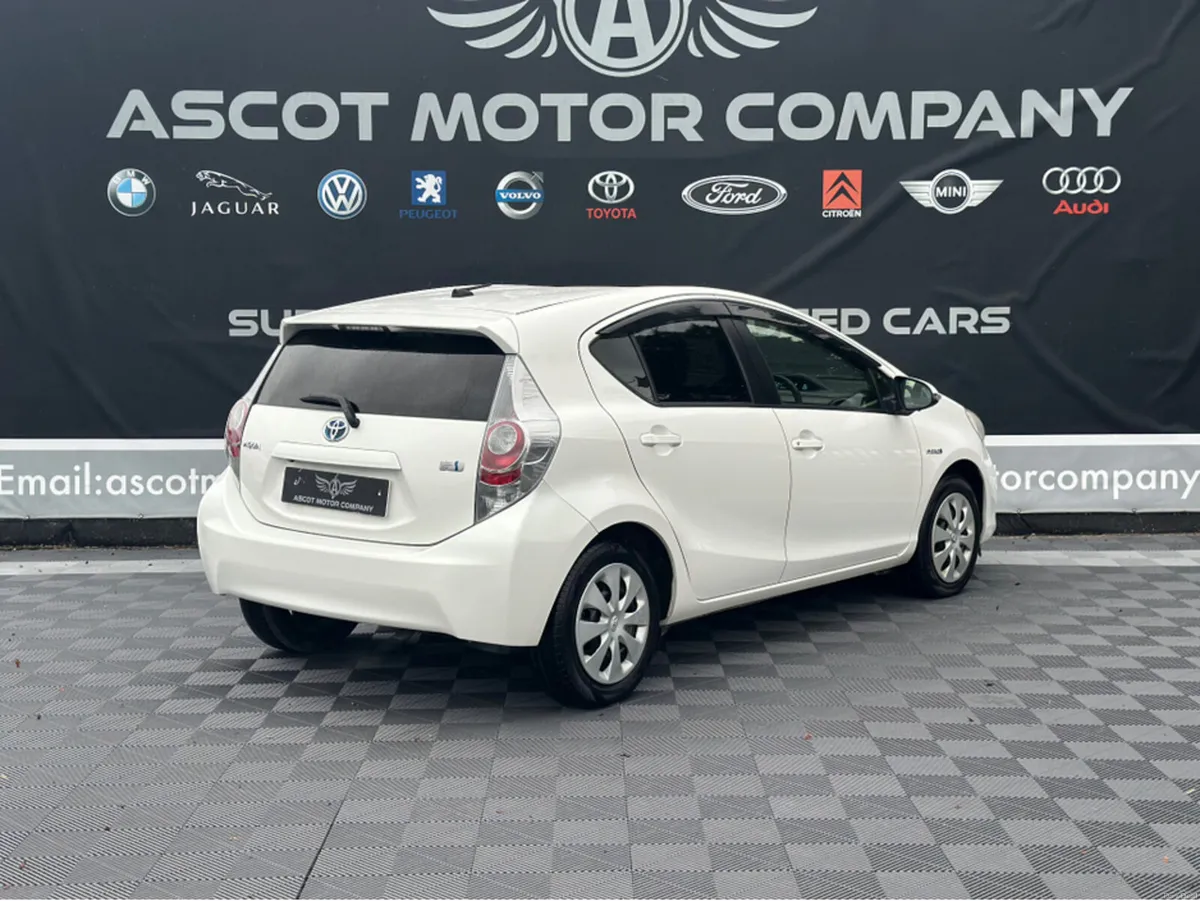 Toyota Aqua Hybrid - Image 2