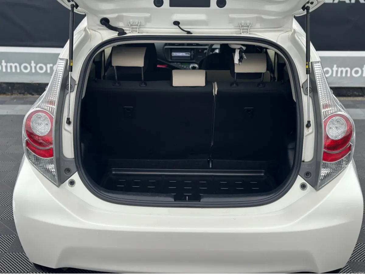 Toyota Aqua Hybrid - Image 3