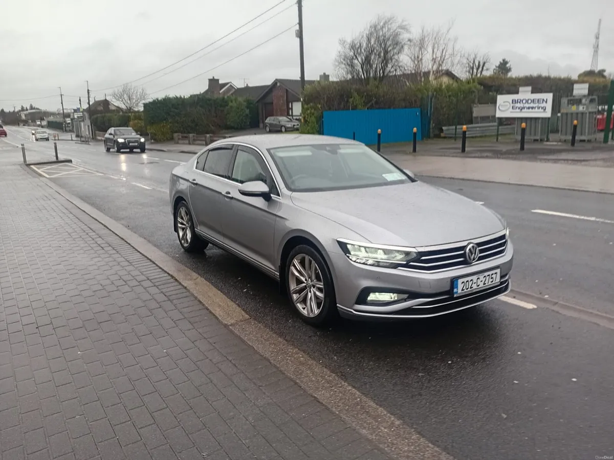 202 Volkswagen Passat - Image 3