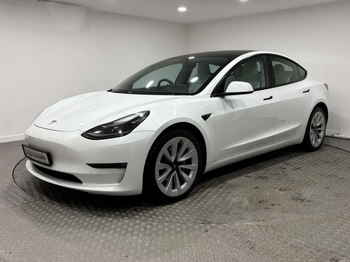221 Tesla Model 3 RWD White Interior - Image 1