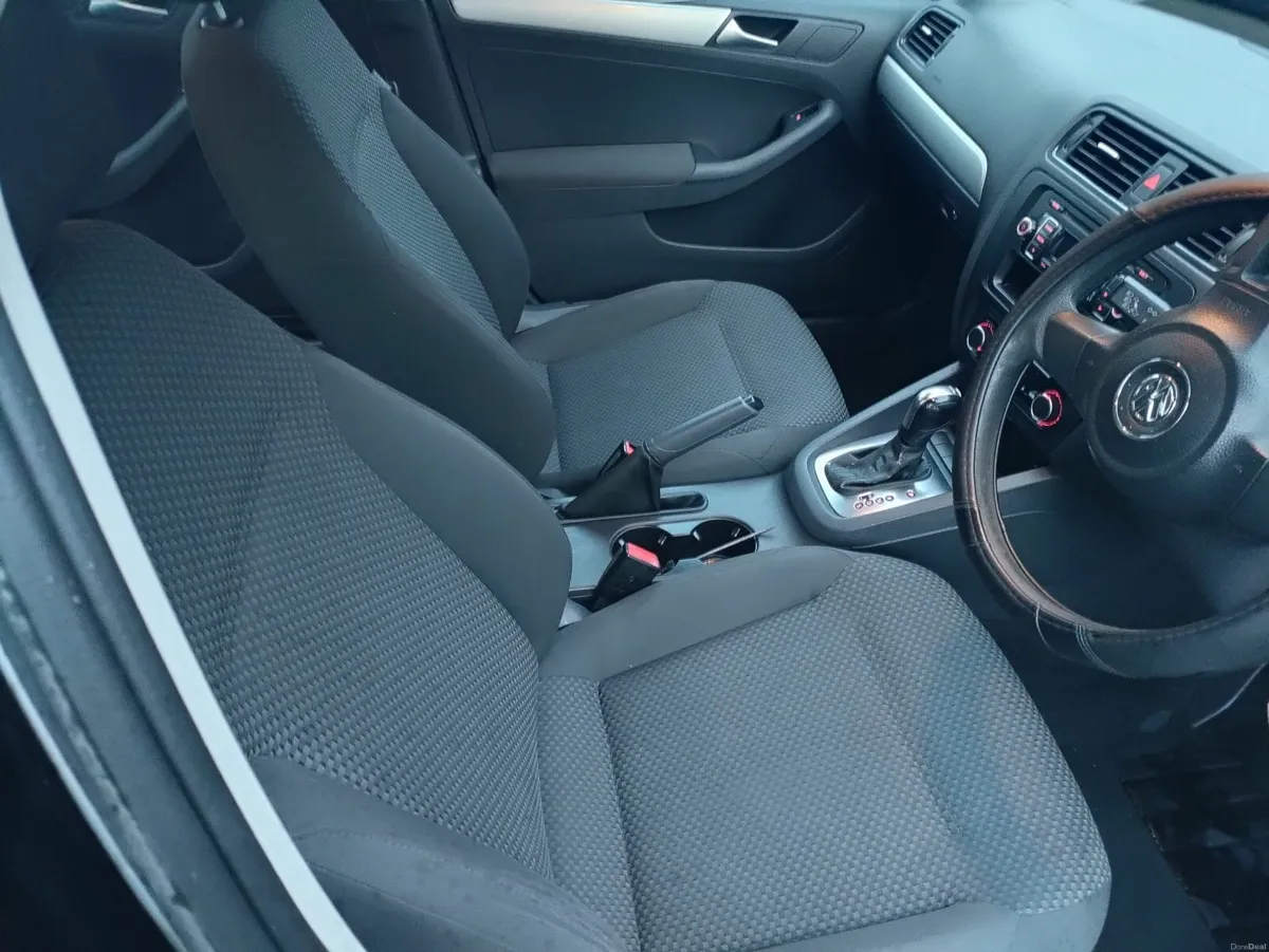 Volkswagen Jetta Automatic - Image 3