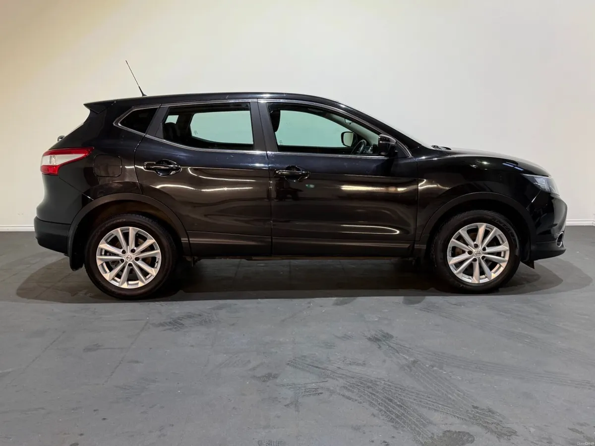 Nissan Qashqai 1.5D - Only 130km - Image 3