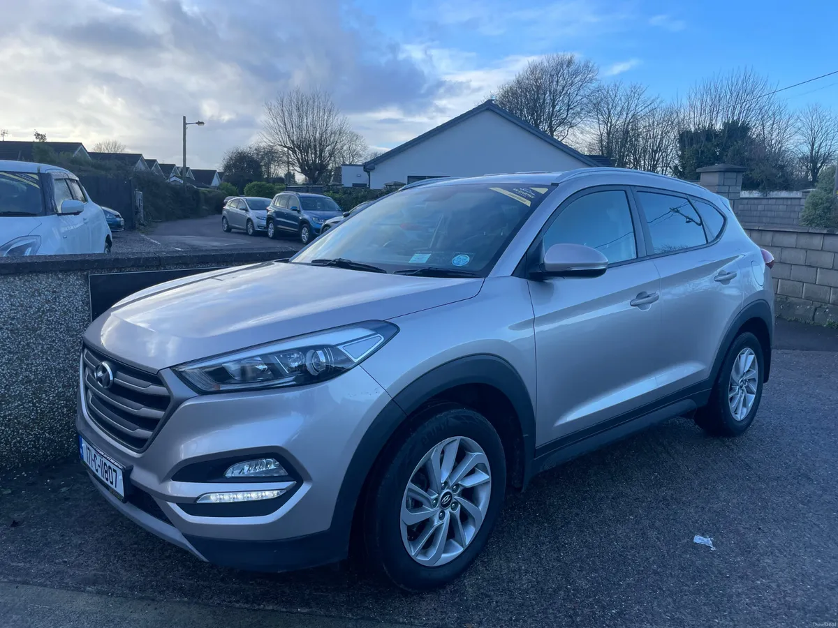 Hyundai Tucson Executive 1 owner - Image 2