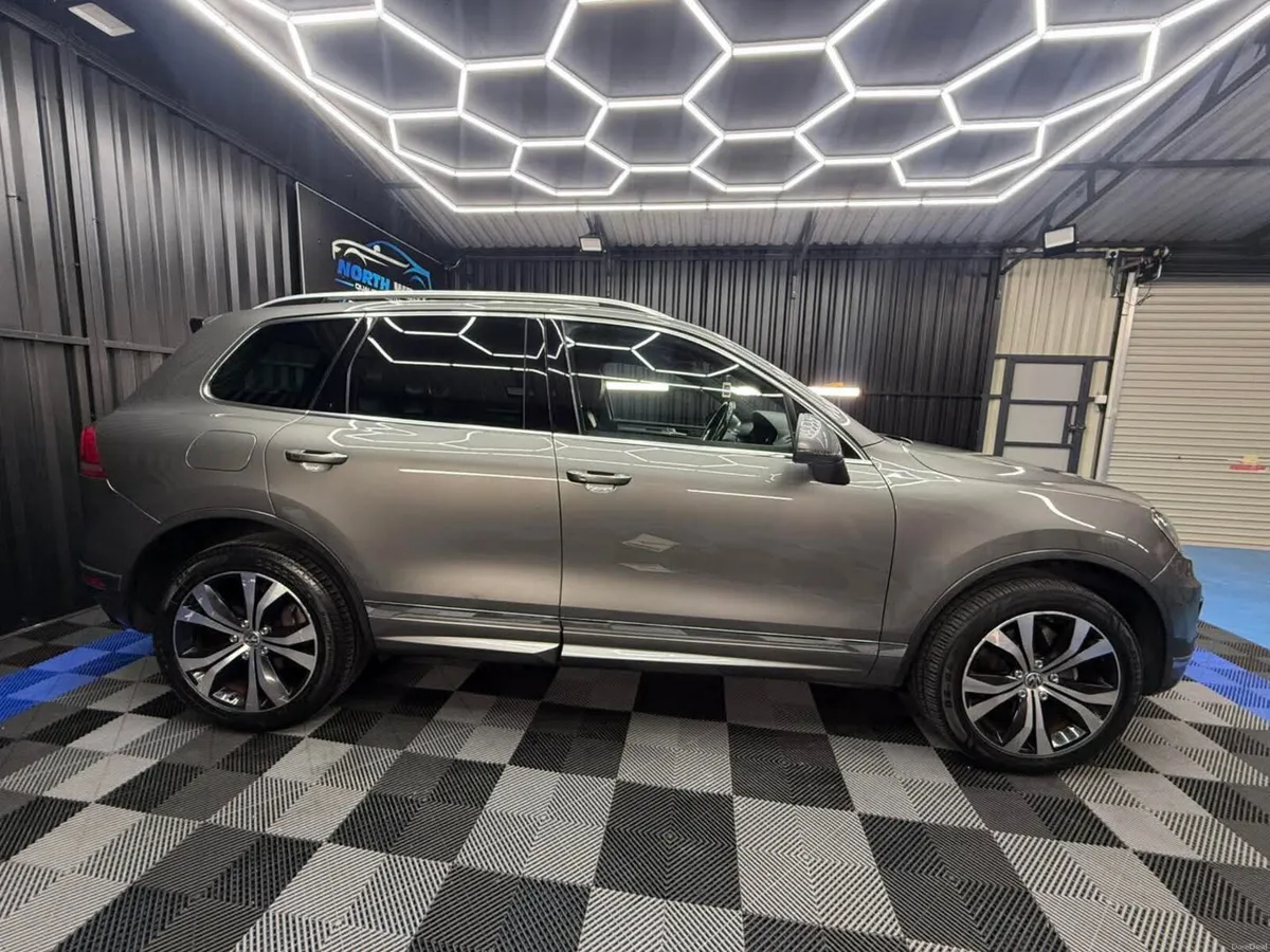 Volkswagen Touareg 2015 - Image 2