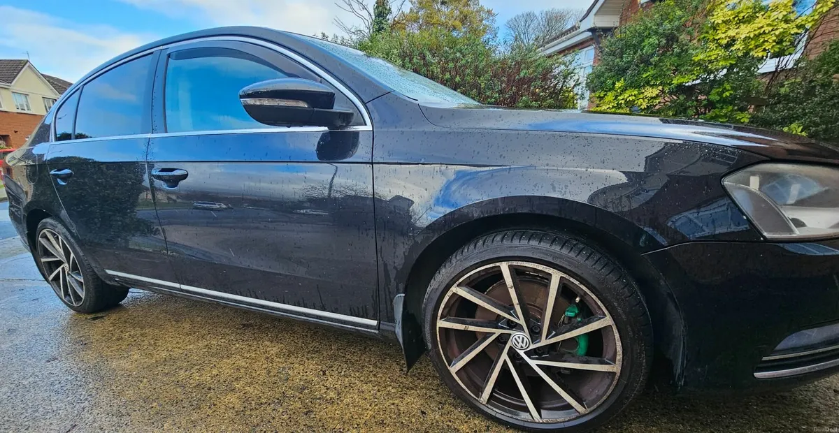 Volkswagen Passat 2011 - Image 1