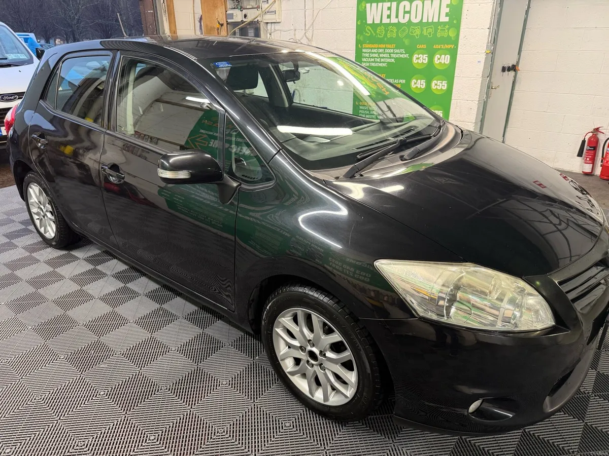 2010 Toyota Auris - Image 2