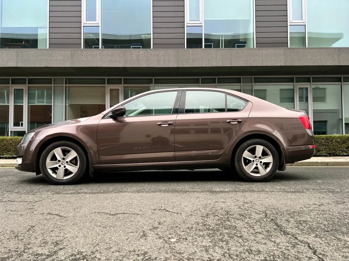 Skoda Octavia 2.0TDI *MSL Skoda Service History* - Image 3