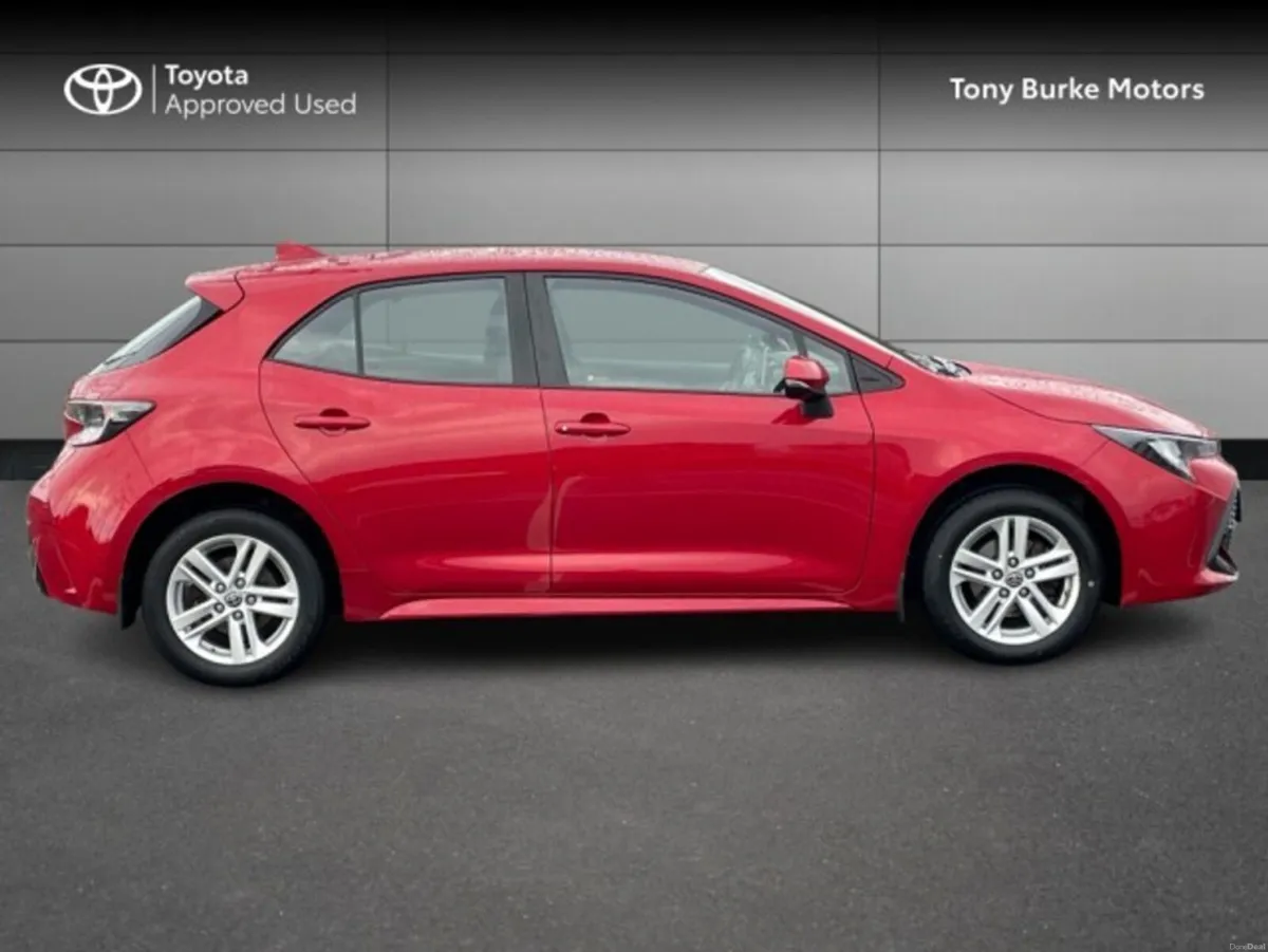 Toyota Corolla Hatchback 5dr Hybrid - Luna Edition - Image 3