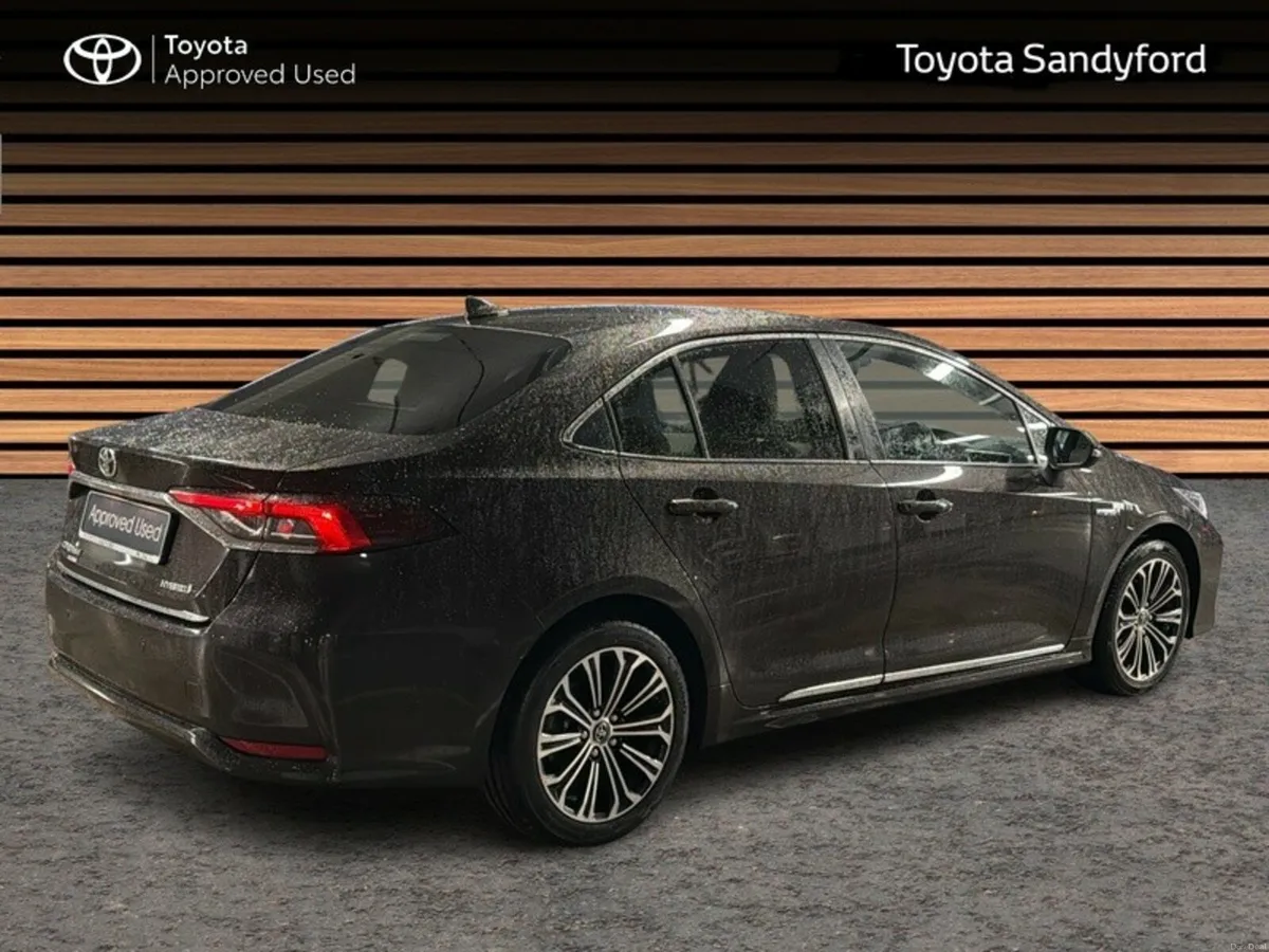 Toyota Corolla LUNA SPORT SALOON // HEATED SEATS / - Image 2