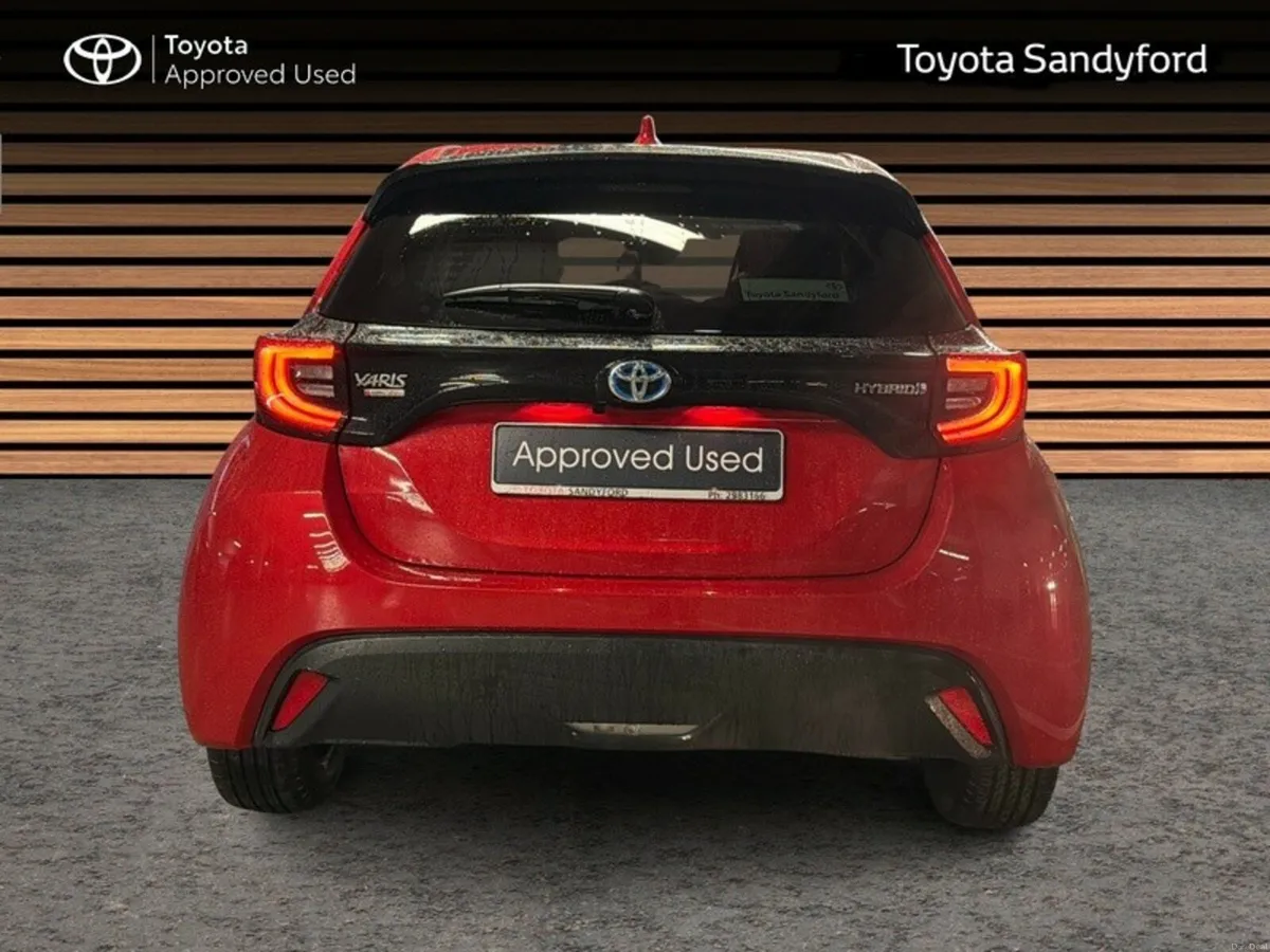 Toyota Yaris HYBRID LUNA SPORT // SMART ENTRY/SMAR - Image 4