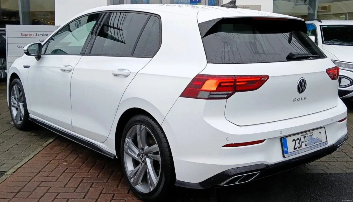 Volkswagen Golf R-Line 2.0 TDI 150HP **REAR VIEW C - Image 3