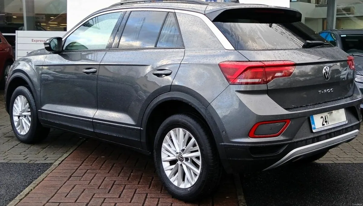 Volkswagen T-Roc Life 1.0 TSI 110HP **REAR VIEW CA - Image 3