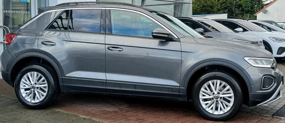 Volkswagen T-Roc Life 1.0 TSI 110HP **REAR VIEW CA - Image 4
