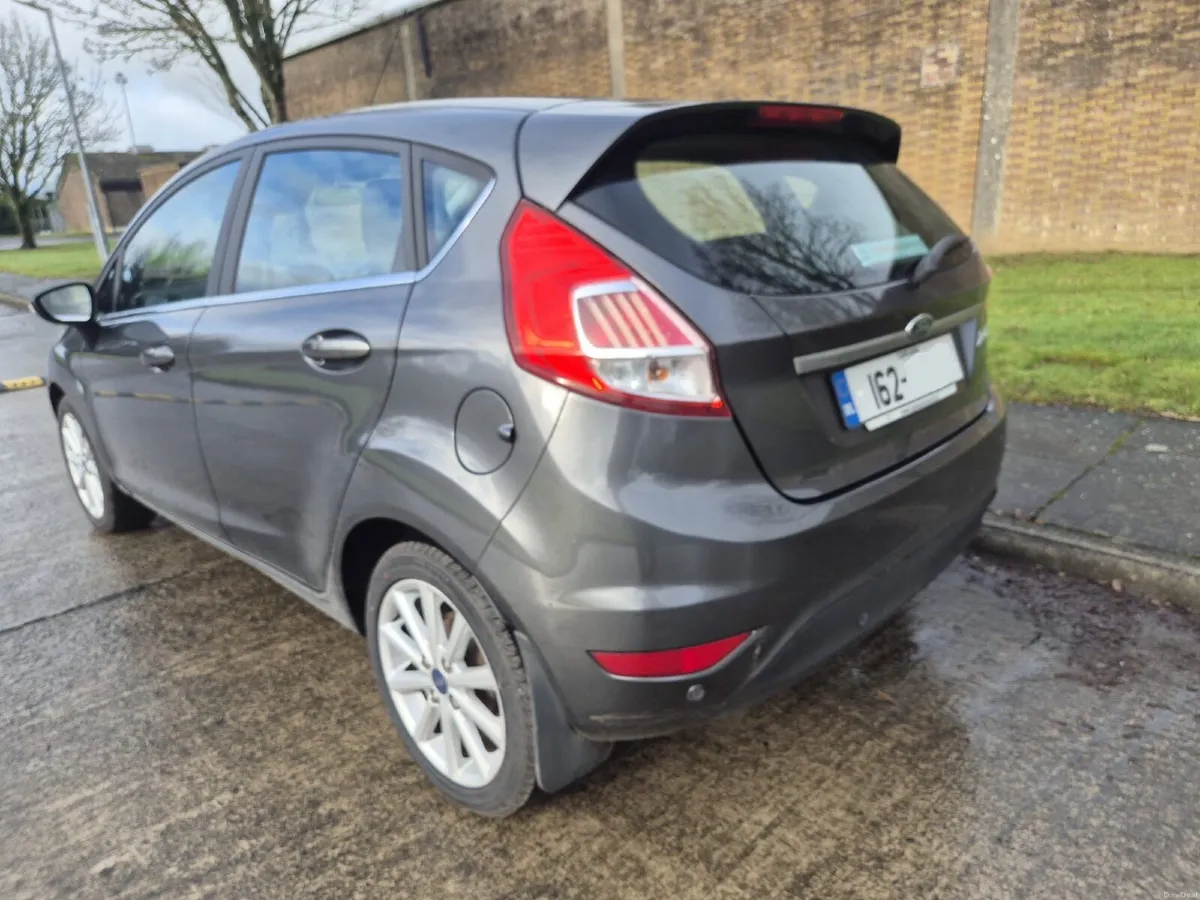 2016 Ford Fiesta 1.2 pet Very low mileage - Image 3