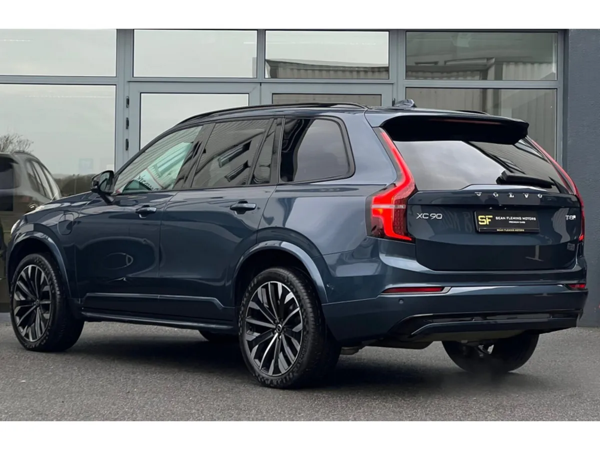 Volvo XC90 T8 PLUS DARK AWD - Image 4