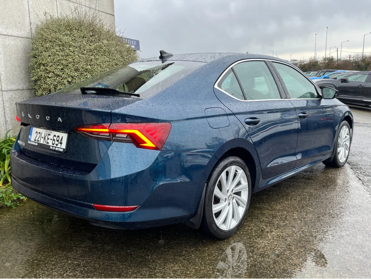 Skoda Octavia STYLE 2.0 TDI DIESEL //SAT NAV//REVE - Image 4