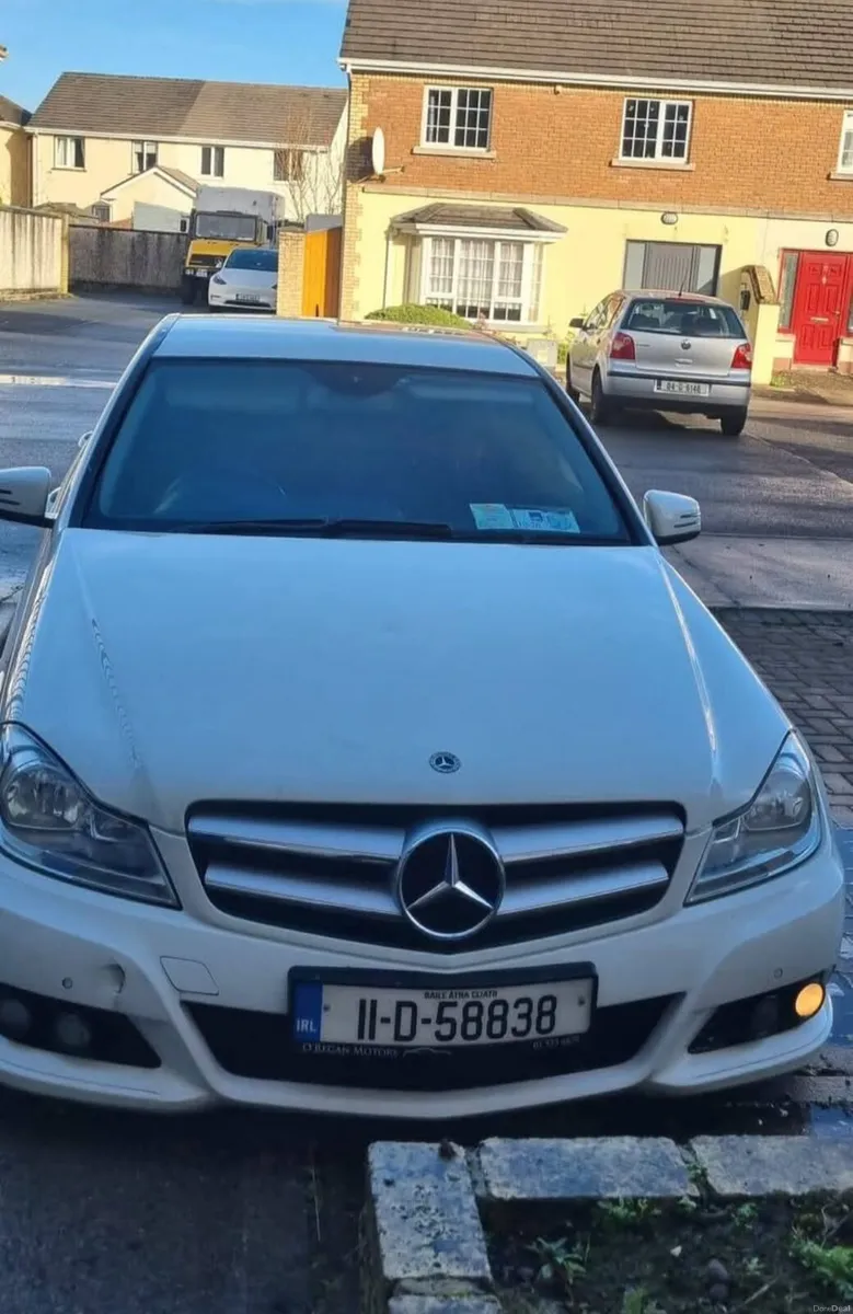 Mercedes-Benz C-Class Saloon Diesel White - Image 1