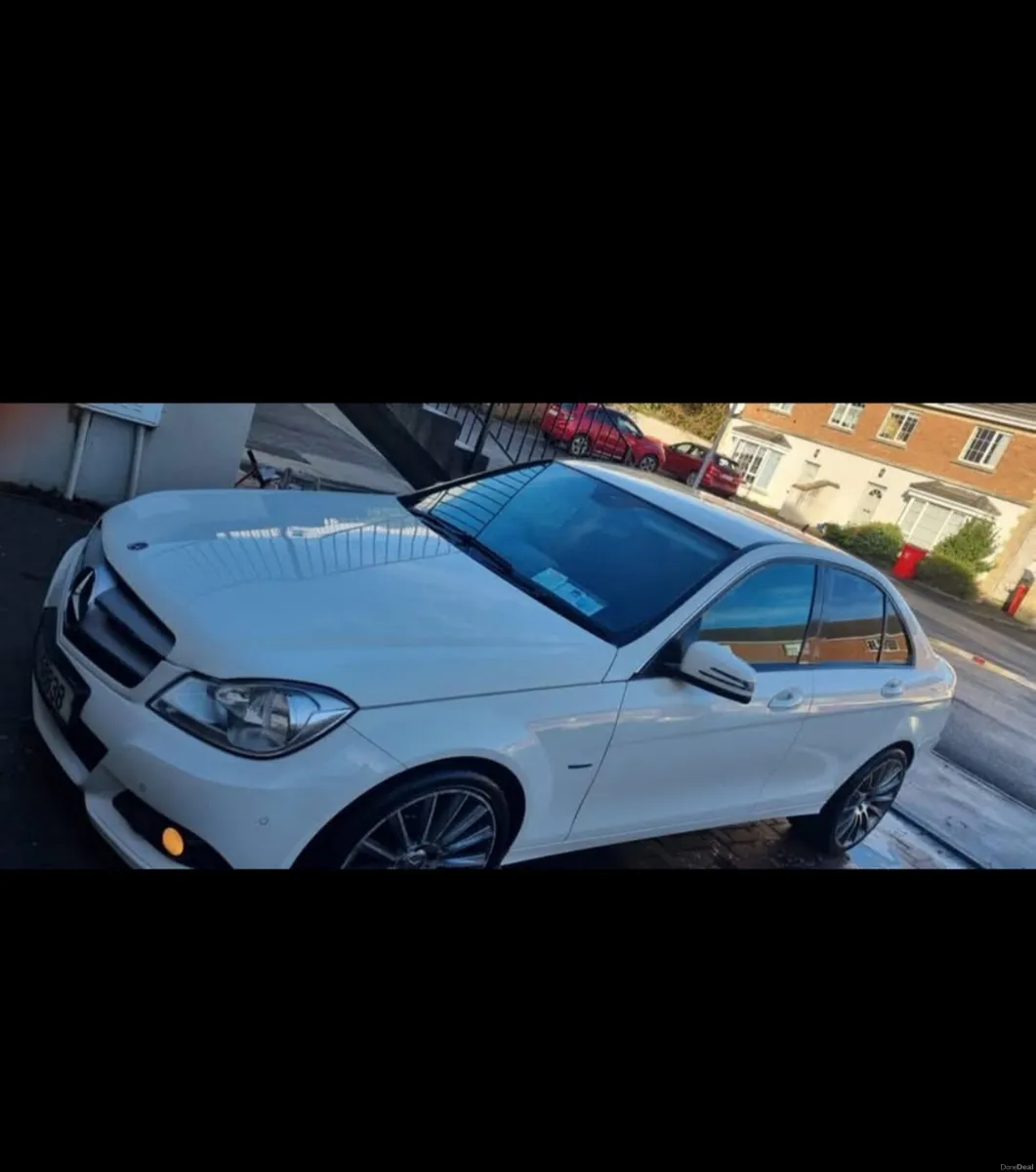 Mercedes-Benz C-Class Saloon Diesel White - Image 3