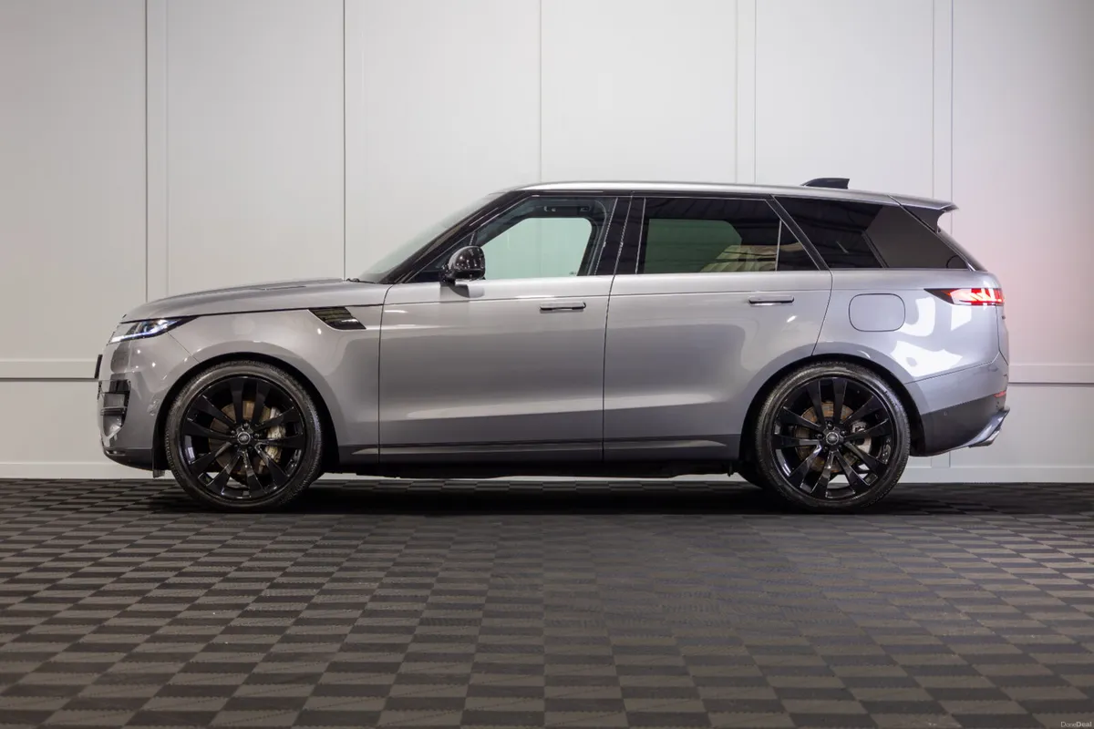 2025 Range Rover Sport P460e SE - Image 3