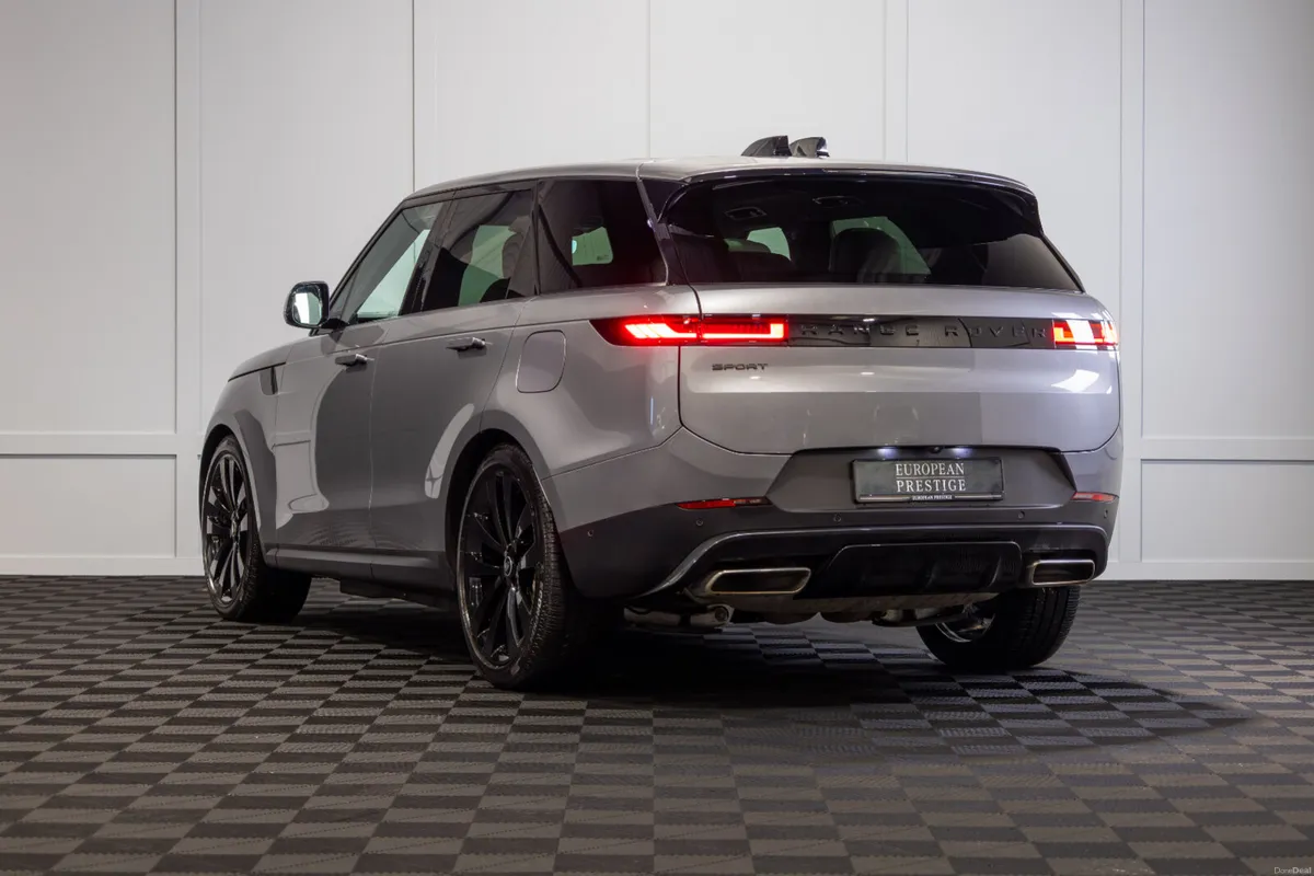 2025 Range Rover Sport P460e SE - Image 4