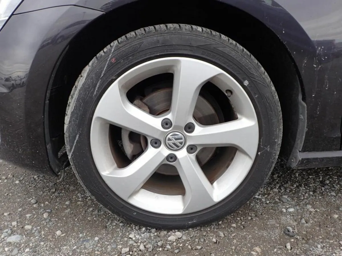 Volkswagen Golf 1.2 Lounge - Image 2