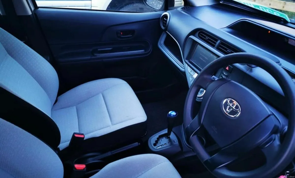 Toyota Aqua 2015 - Image 3