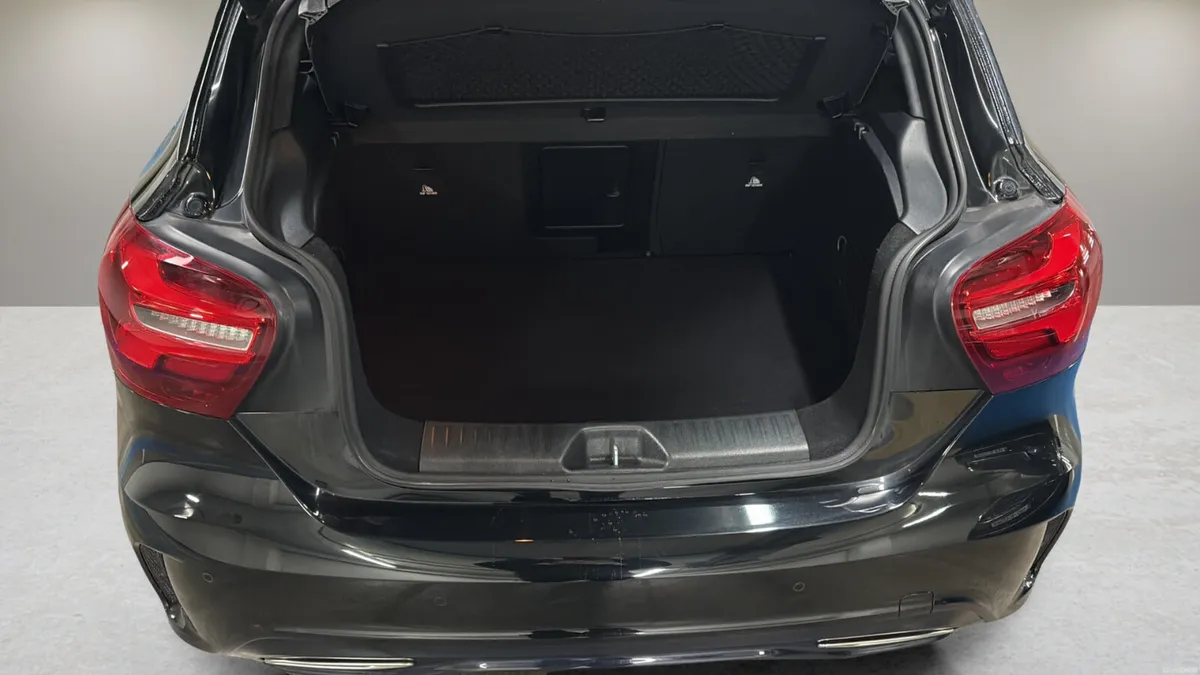 2016 Mercedes-Benz A180 1.6L AUTO AMG PREMIUM PLUS - Image 5