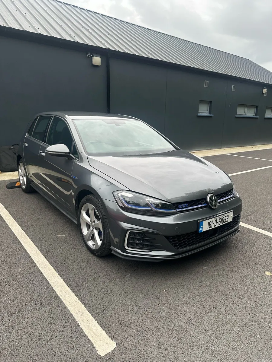 Volkswagen Golf GTE Hybrid - Image 3