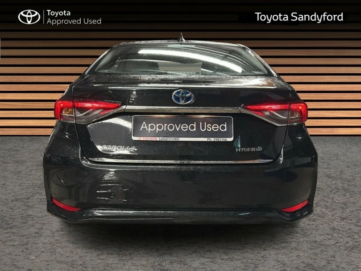 Toyota Corolla HYBRID LUNA AUTO SALOON // TOYOTA S - Image 4