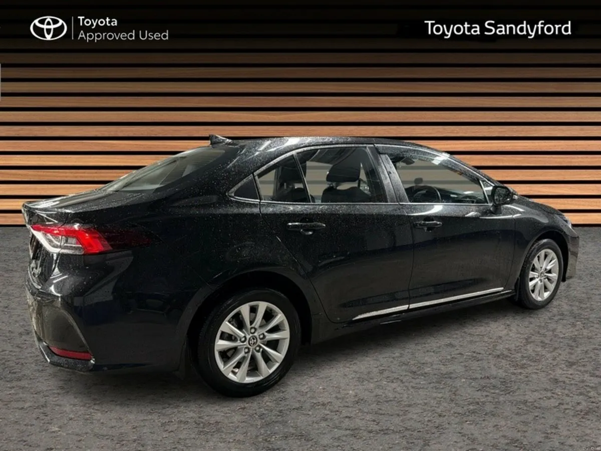 Toyota Corolla HYBRID LUNA AUTO SALOON // TOYOTA S - Image 2