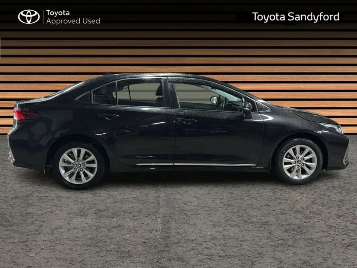 Toyota Corolla HYBRID LUNA AUTO SALOON // TOYOTA S - Image 3