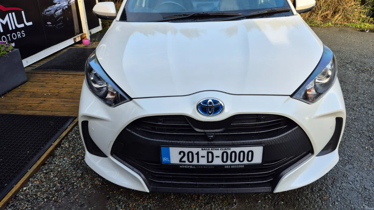 Toyota Yaris 1.5 Hybrid X pack - Image 2
