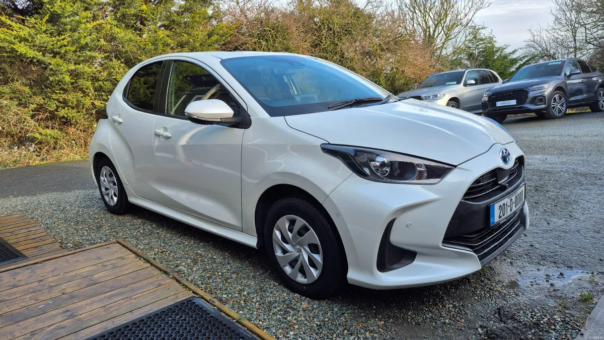 Toyota Yaris 1.5 Hybrid X pack - Image 3