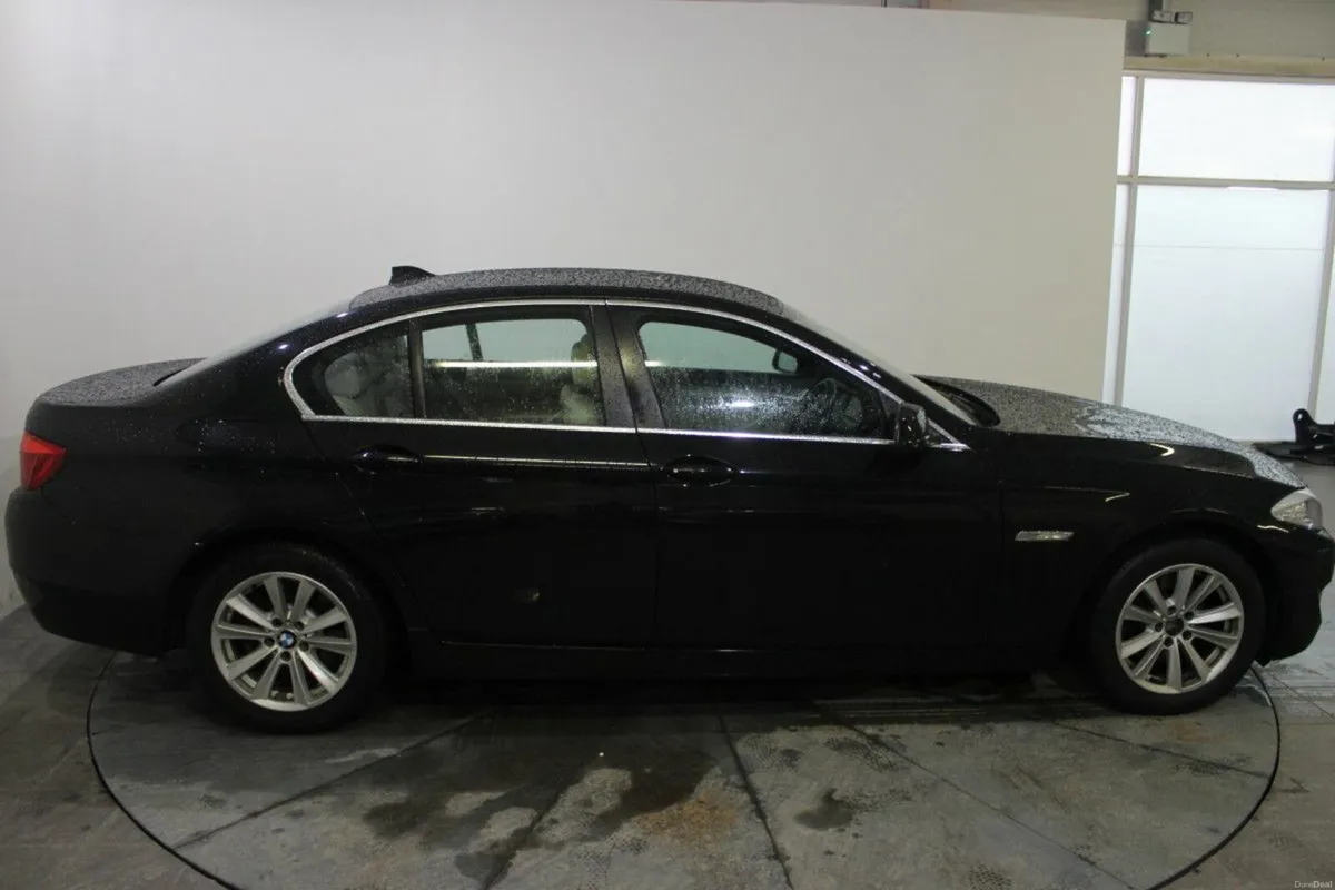 BMW 5-Series 520D EFFICIENTDYNAMICS - TENDER 14 - - Image 3