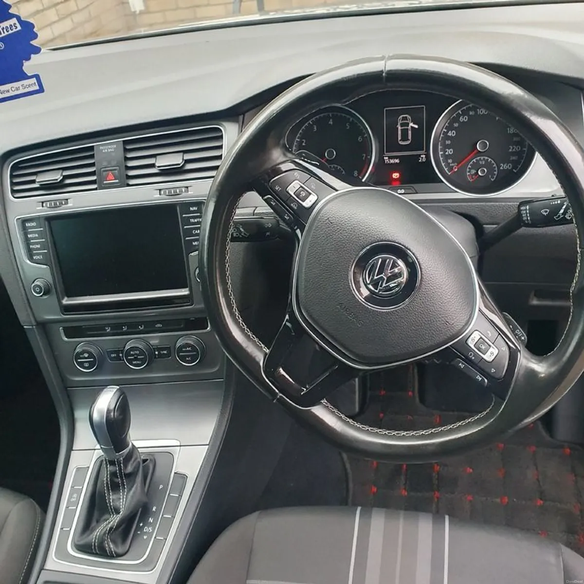 2016 Volkswagen Golf - Image 2