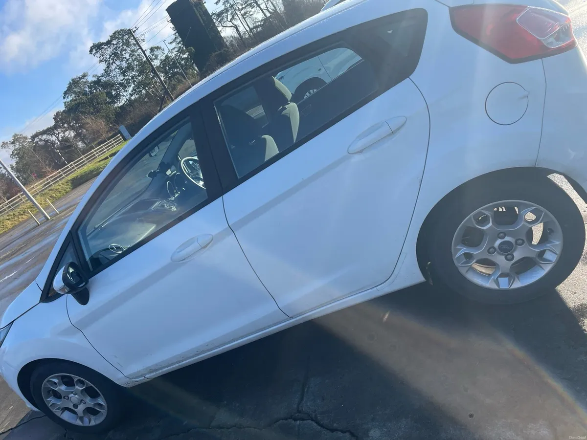 Ford Fiesta - Image 4