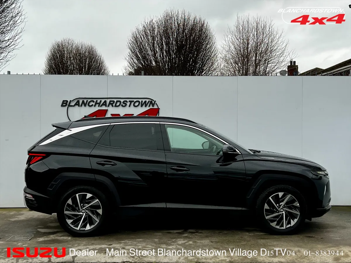 HYUNDAI TUCSON PREMIUM PLUS STUNNING SUV - Image 4