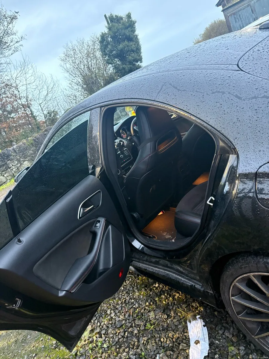 Mercedes-Benz CLA 2.1L 2015 - Image 4