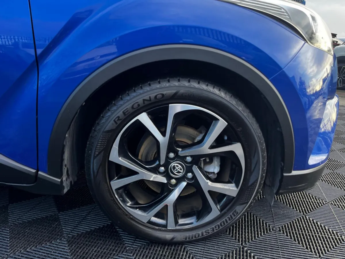 Toyota C-HR Toyota CHR 1.8 self charging hybrid, f - Image 3